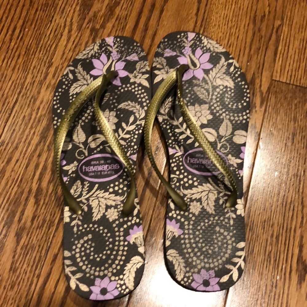 Havaianas - size 7/8 US